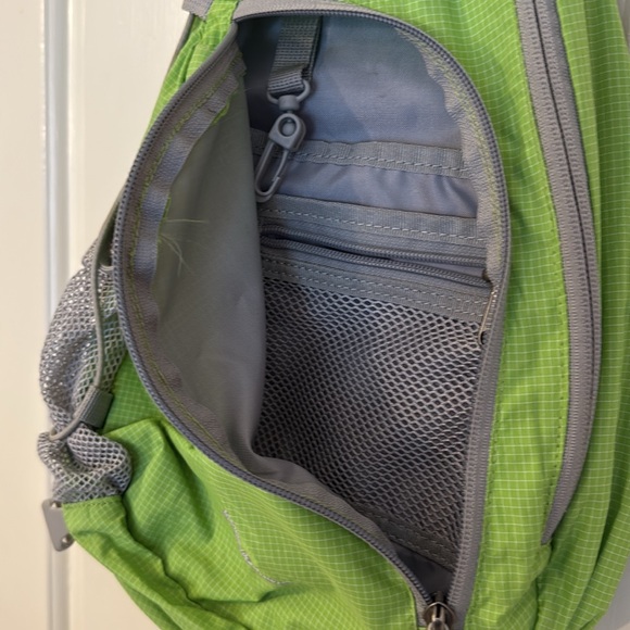 Eddie Bauer: Light Green Sling crossbody bag - Picture 2 of 8